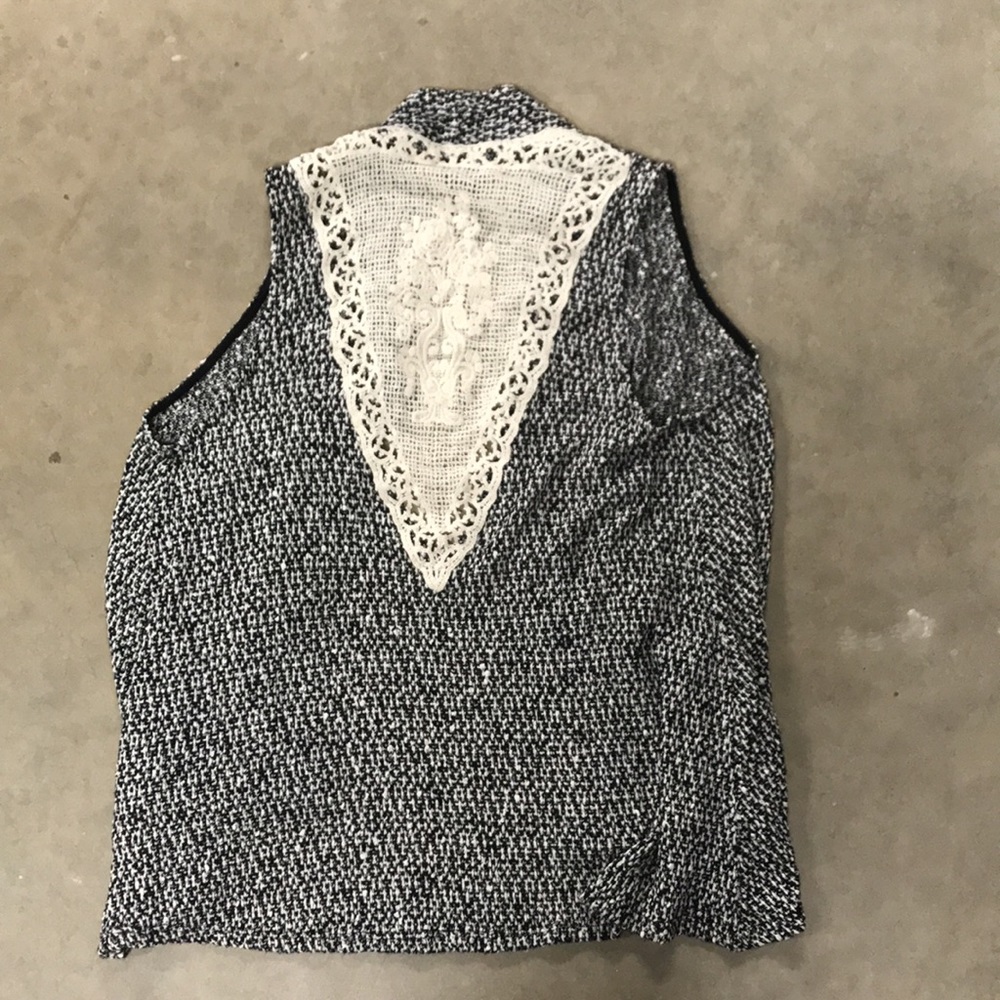 A simple vest like overlay.  It’s a lightweight weave in black and cream.